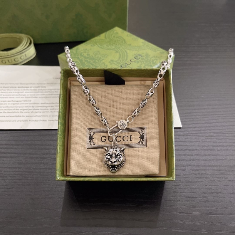 G*u*i necklaces